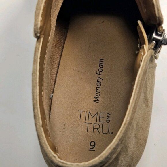 Time and Tru Sz 9 Beige 4" Wedge Ankle Zip Closed Toe Bootie - Picture 4 of 8